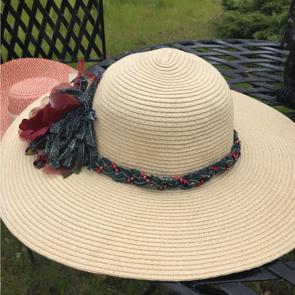 Artisan kreativekristen Upcycled cream wide brim straw hat Floral Accent - Picture 10 of 11